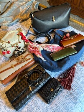 5 Handbags!!! Closet Clean-out!